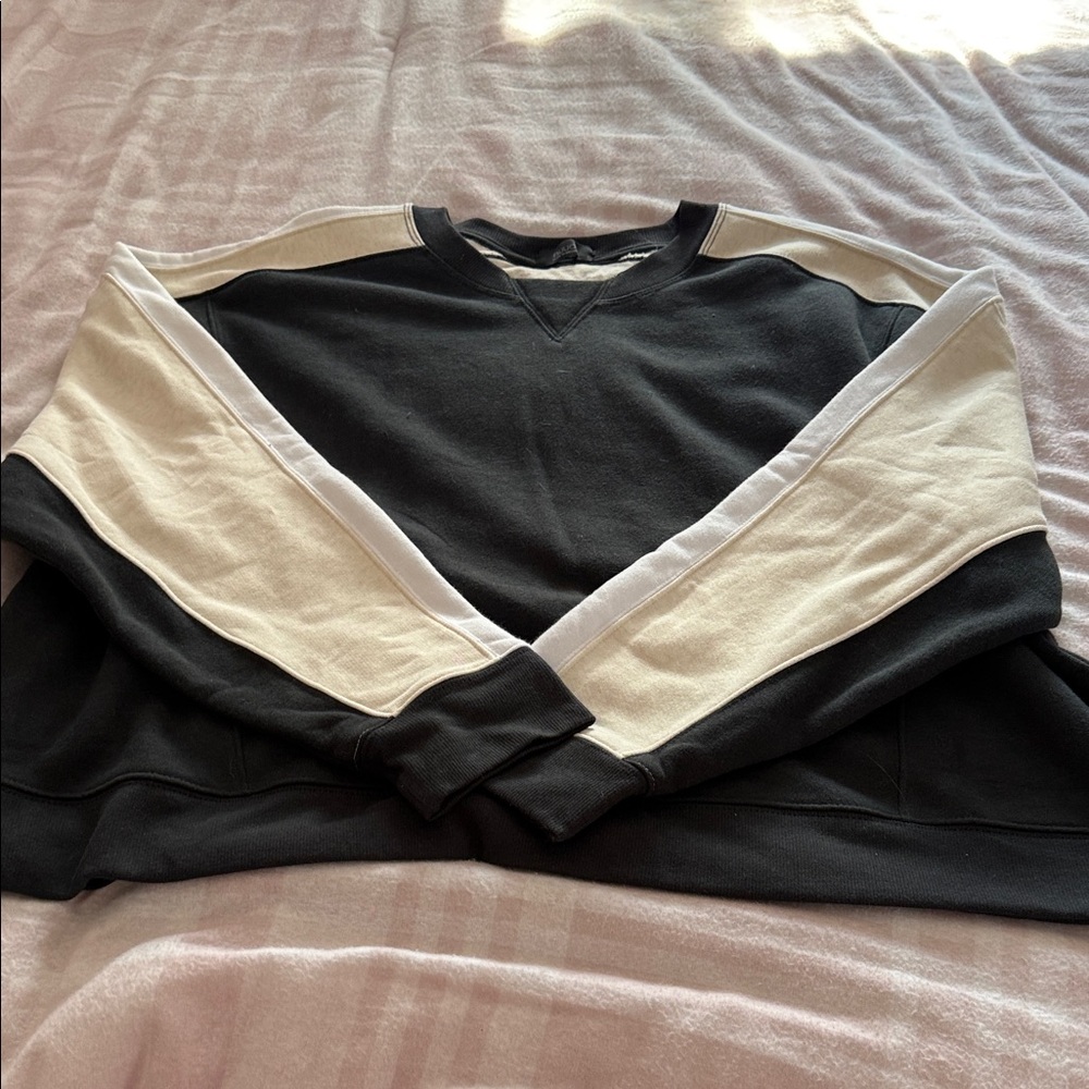 nuuds Black and Cream Womens Crewneck Sweater